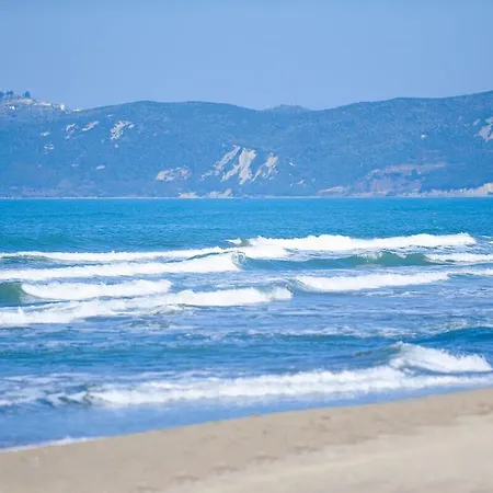 By The Sea Apartament *